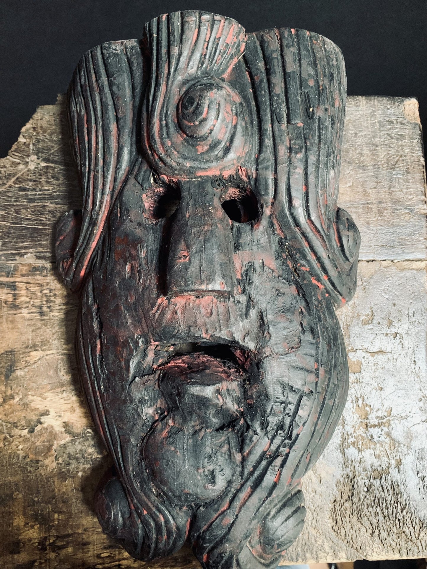 Houten sjamaanmasker uit Nepal