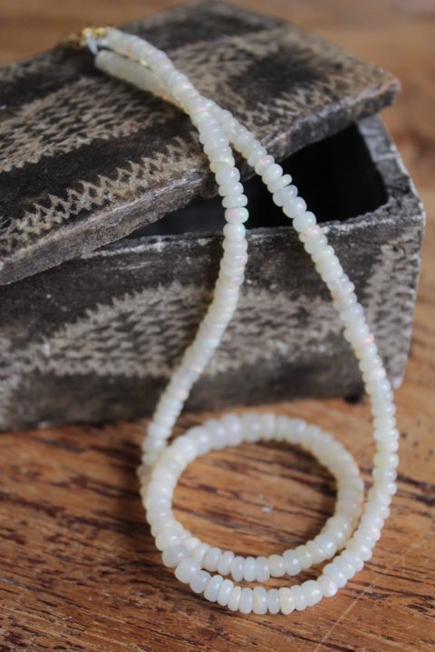 Welo opaal ketting uit Ethiopië - Rootz Gallery