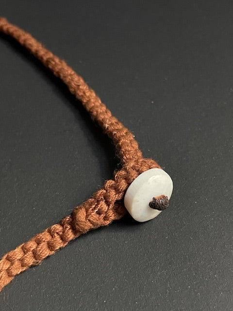Ketting 'Om Mani Padme Hum' uit Nepal - wit
