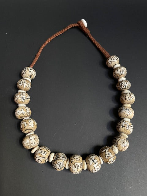 Ketting 'Om Mani Padme Hum' uit Nepal - wit