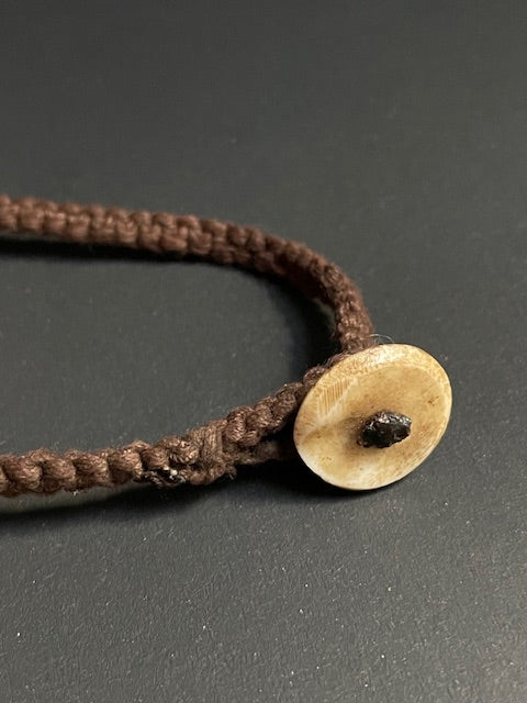 Ketting 'Om Mani Padme Hum' uit Nepal - wit-oranje