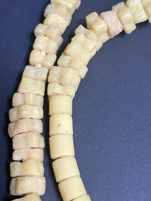 Vintage handelskralen ketting uit Ghana mix geel