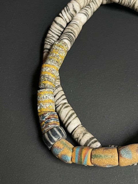 Vintage handelskralen ketting uit Ghana zebra