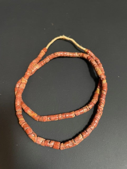 Vintage handelskralen ketting uit Ghana rood