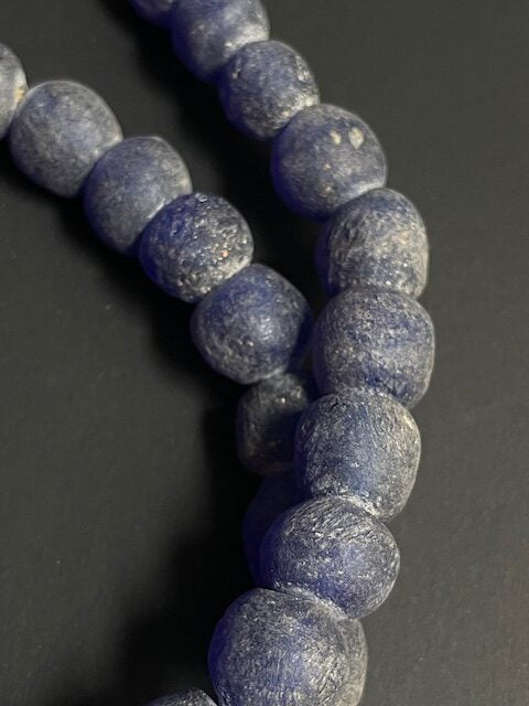 Vintage glaskralen ketting uit Ghana blauw