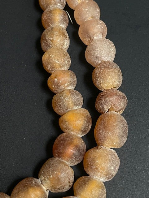 Vintage glaskralen ketting uit Ghana bruin