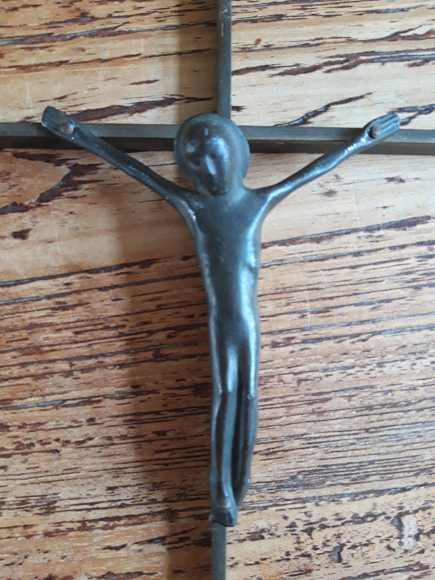 Oud koperen wandkruis uit Spanje - Rootz Gallery