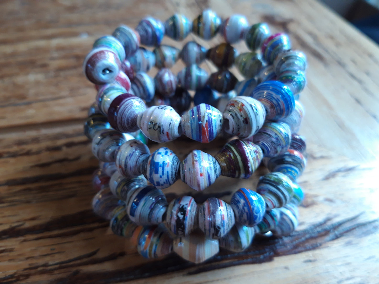 Gerecyclede papierkralen armband uit Ethiopië - Rootz Gallery