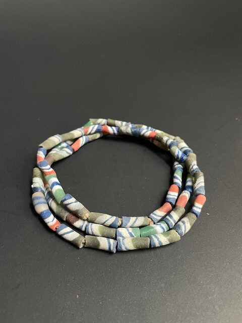 Vintage handelskralen ketting uit Ghana gestreept