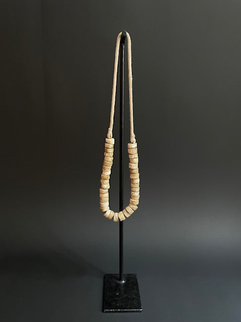 Ketting van fossiele conch schelp uit Nepal