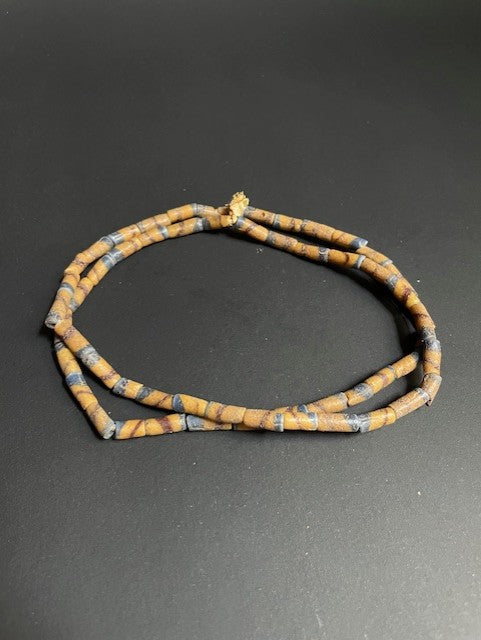Vintage handelskralen ketting uit Ghana geel gestreept
