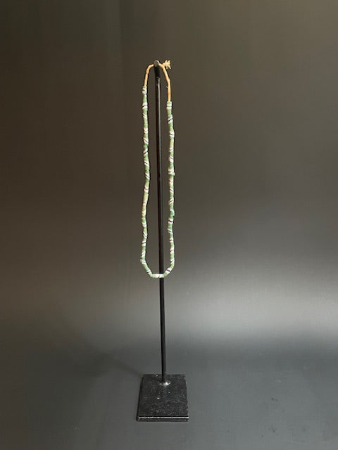 Vintage handelskralen ketting uit Ghana groen gestreept