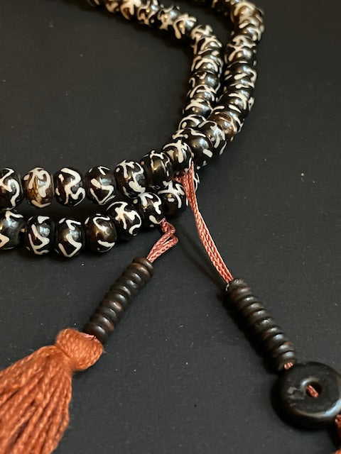 Lange ketting uit Nepal - mantra