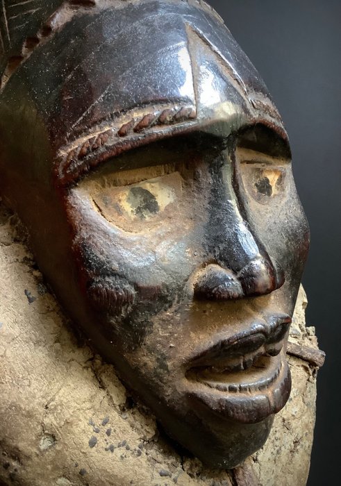 Nkisi Mangaaka spécial et antique du Congo