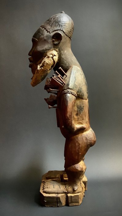 Nkisi Mangaaka spécial et antique du Congo