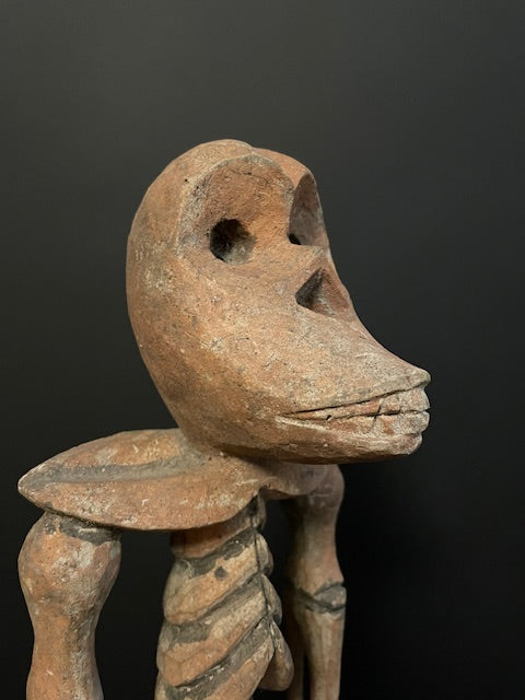 Statue squelette Tiv du Nigeria - rouge