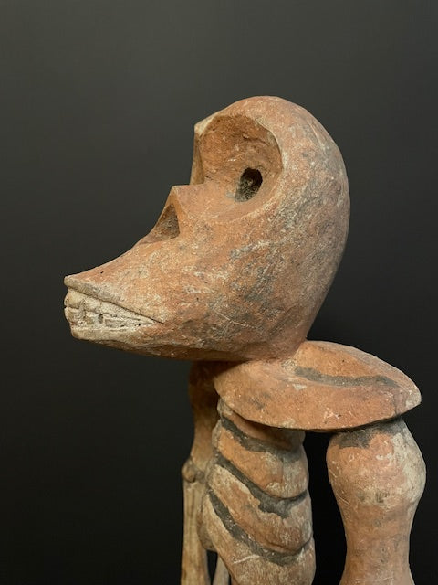 Statue squelette Tiv du Nigeria - rouge