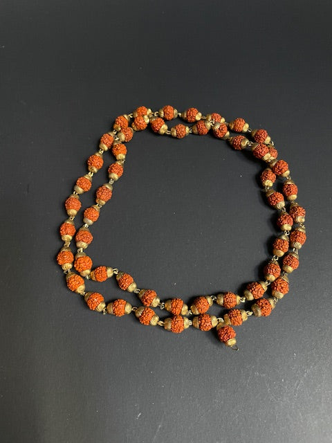Collier Rudraksha d'Inde avec détails dorés