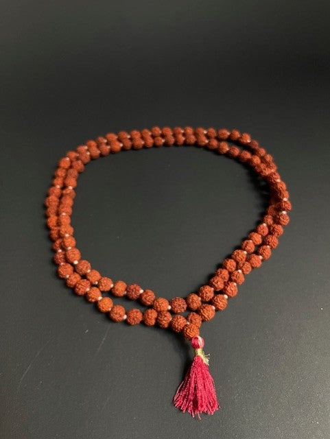 Lange rudraksha ketting uit India - rood