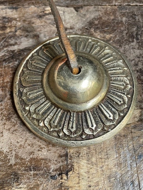 Tingsha met geometrisch patroon uit Nepal