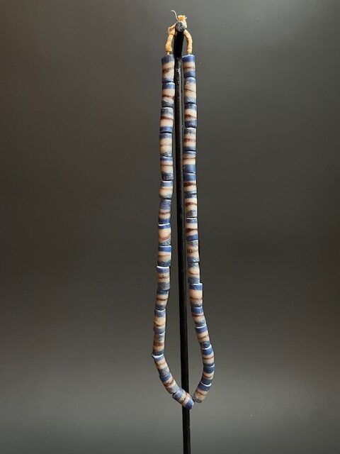 Vintage handelskralen ketting uit Ghana blauw-wit-rood