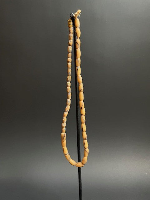 Vintage handelskralen ketting uit Ghana geelbruin