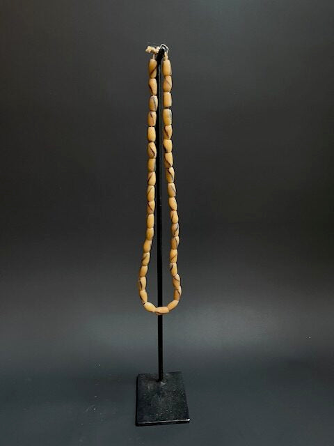 Vintage handelskralen ketting uit Ghana geel gestreept