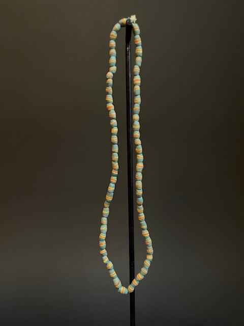 Vintage handelskralen ketting uit Ghana blauw-geel-rood