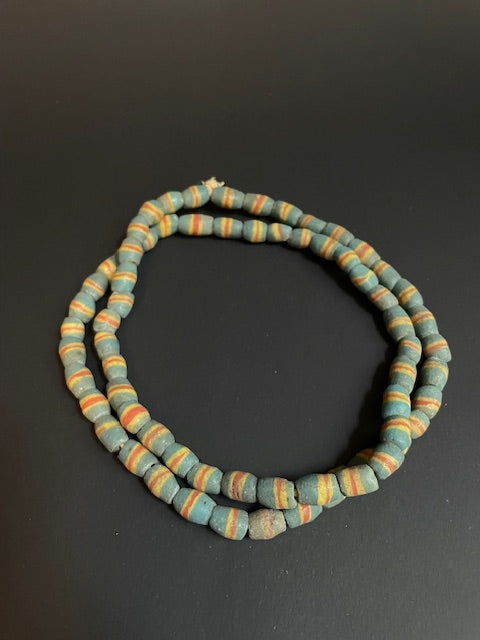 Vintage handelskralen ketting uit Ghana blauw-geel-rood