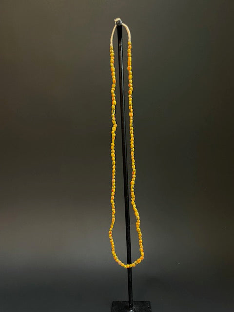 Vintage handelskralen ketting uit Ghana geel gestreept