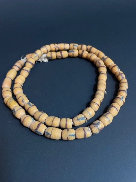 Vintage handelskralen ketting uit Ghana geel gestreept