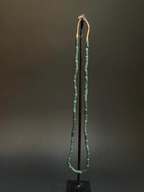 Lange vintage handelskralen ketting uit Ghana groen-zwart