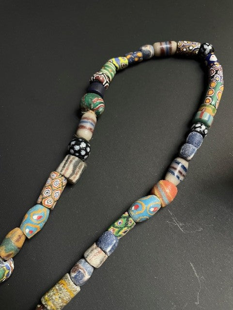 Vintage handelskralen ketting uit Ghana multicolor millefiori