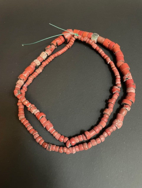 Vintage handelskralen ketting uit Ghana rood