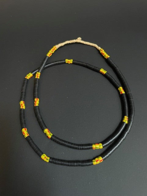 Vintage handelskralen ketting uit Ghana zwart