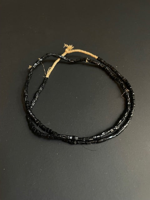 Vintage handelskralen ketting uit Ghana zwart