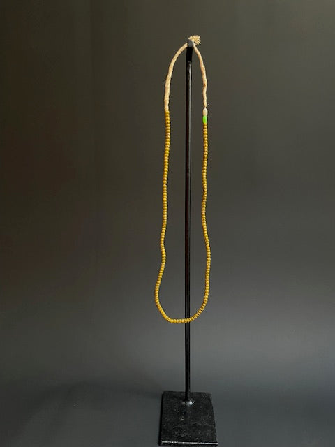 Vintage handelskralen ketting uit Ghana geel-bruin