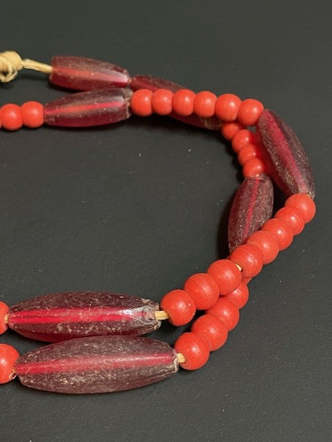 Vintage handelskralen ketting uit Ghana rood
