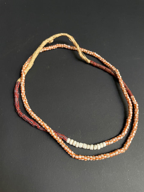 Vintage handelskralen ketting uit Ghana oranje-wit