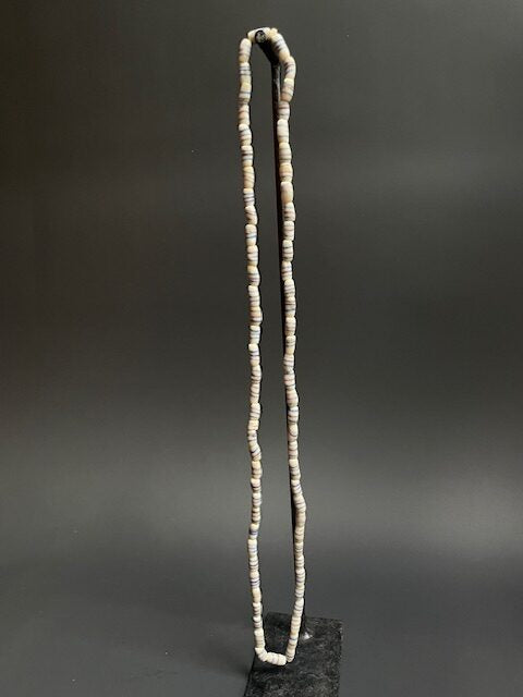 Vintage handelskralen ketting uit Ghana wit gestreept