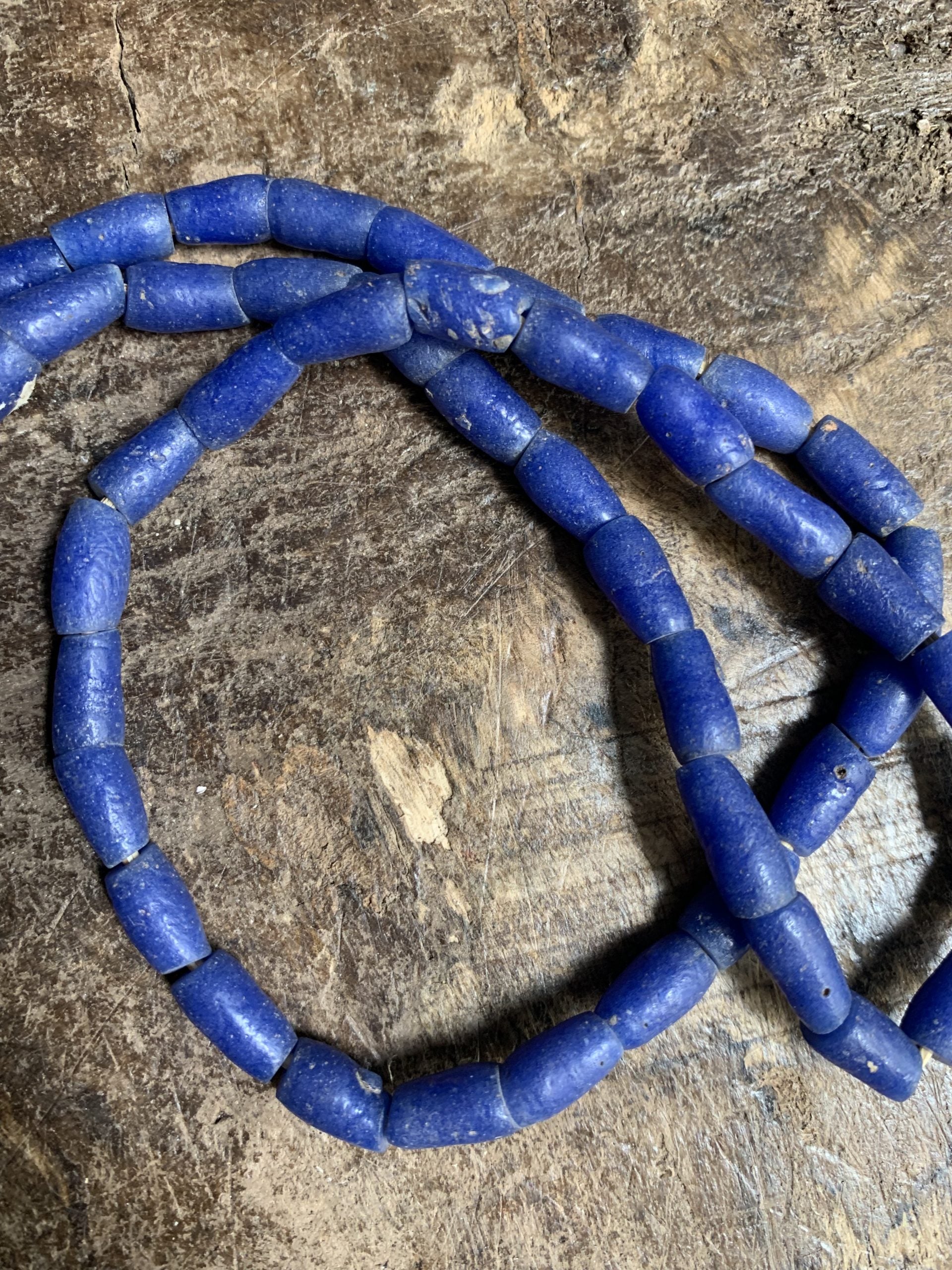 Vintage handelskralen ketting uit Ghana zeeblauw - Rootz Gallery