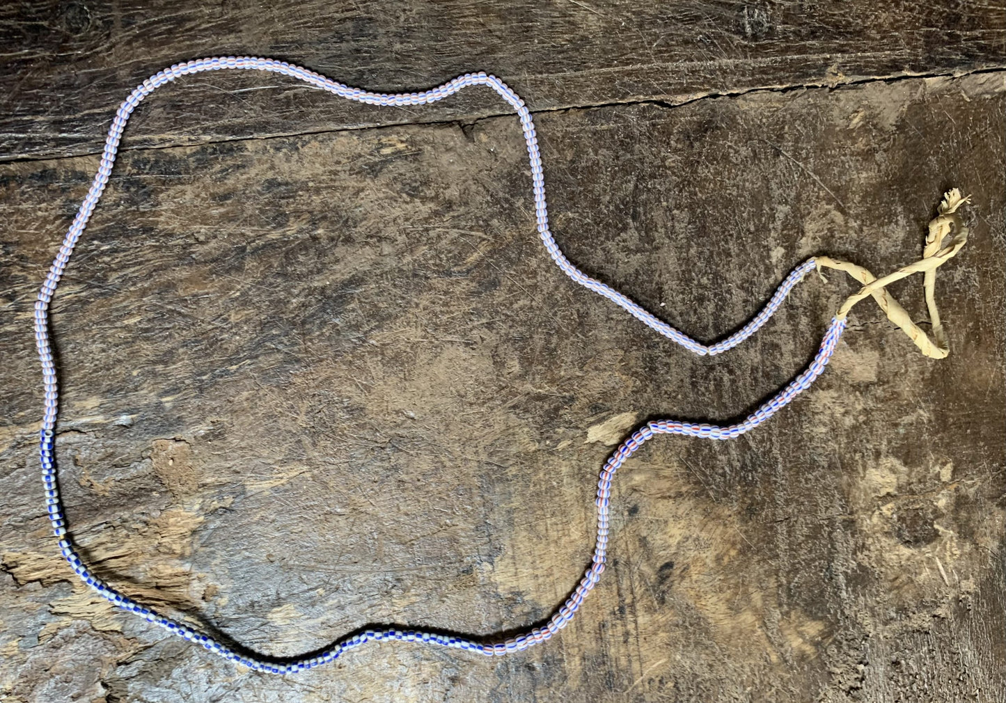 Vintage handelskralen ketting uit Ghana rood-wit-blauw - Rootz Gallery