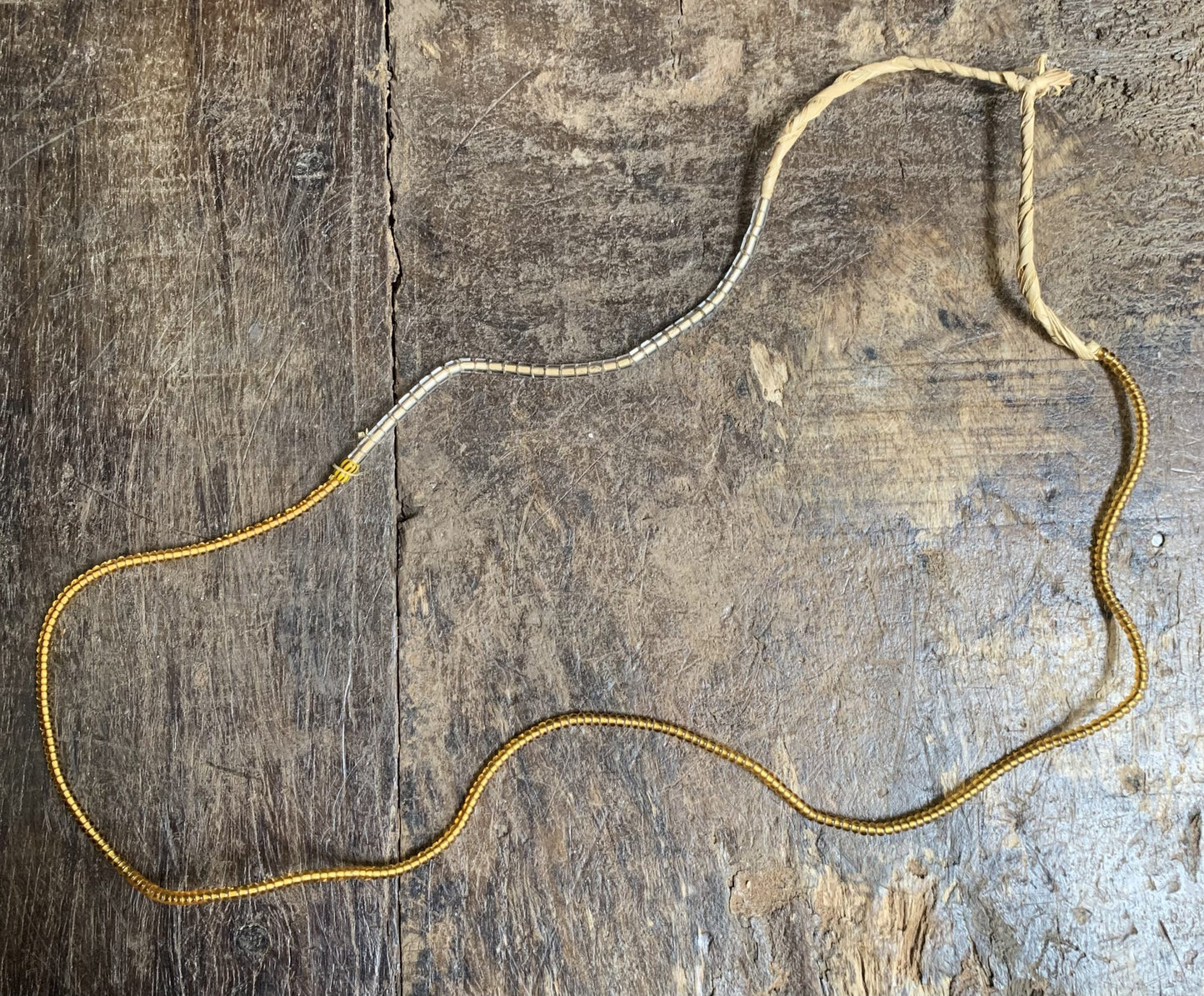 Vintage handelskralen ketting uit Ghana geel en transparant - Rootz Gallery