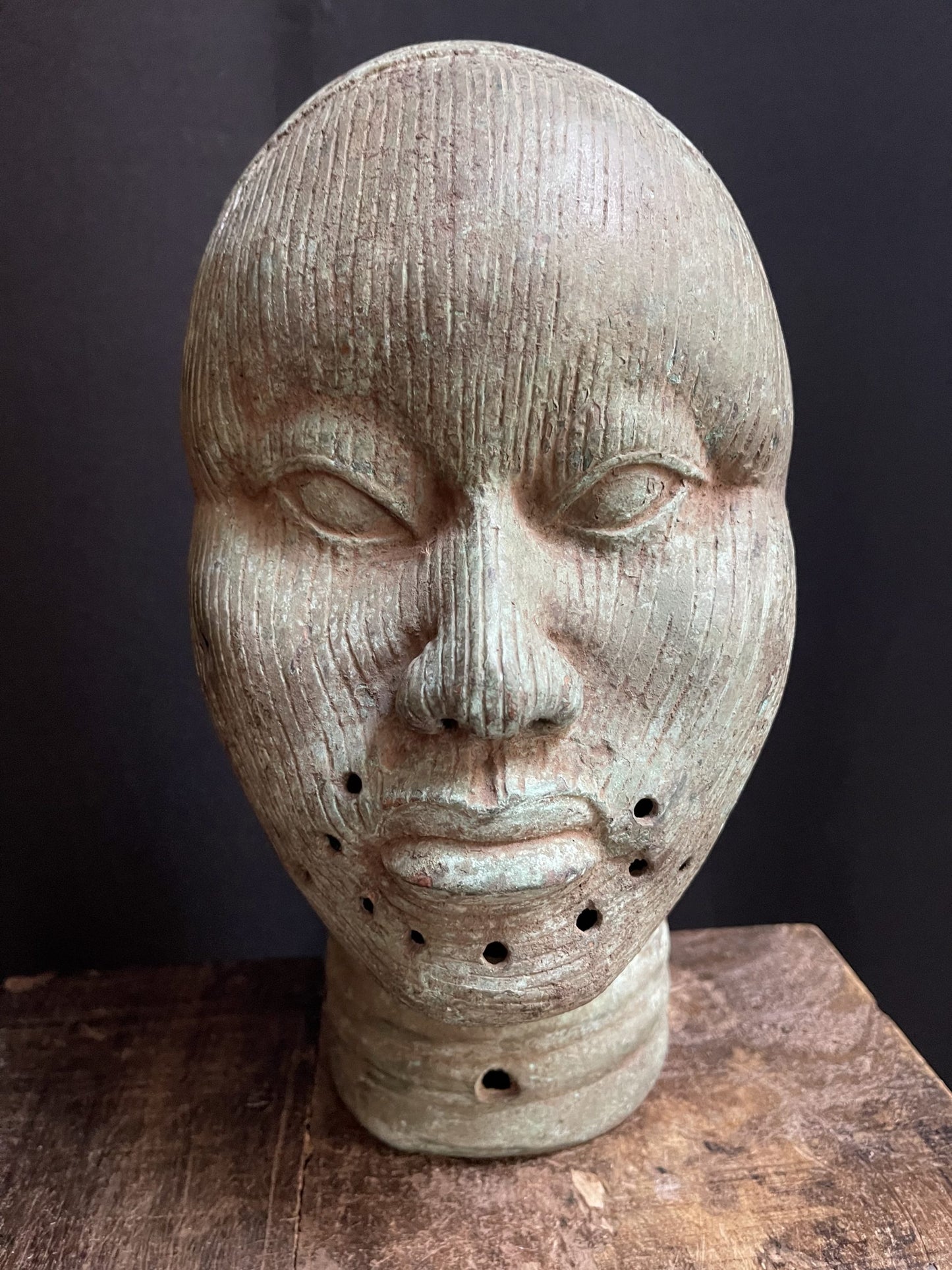 Oud bronzen Ife hoofd uit Benin