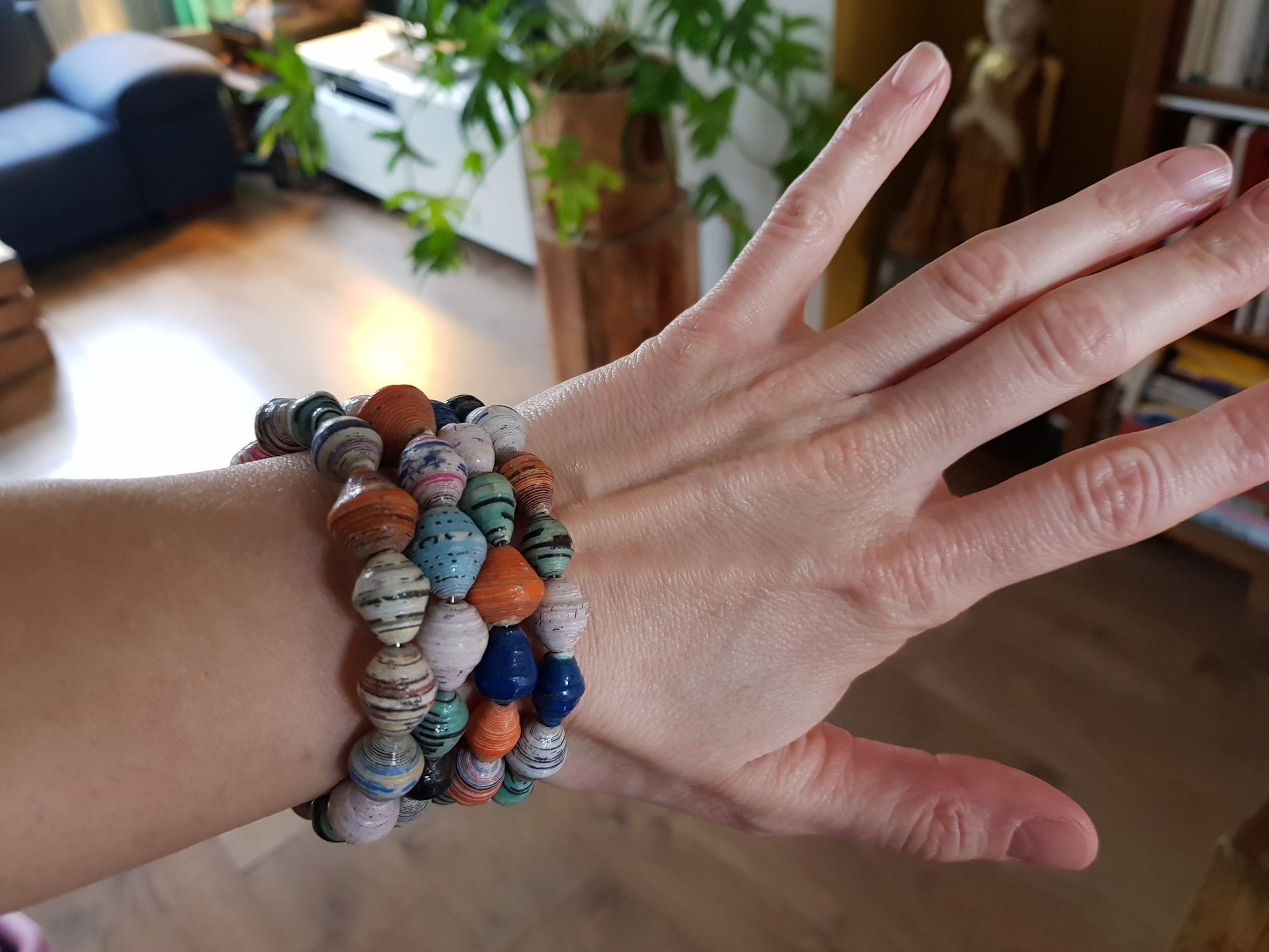 Gerecyclede papierkralen armband uit Ethiopië - Rootz Gallery