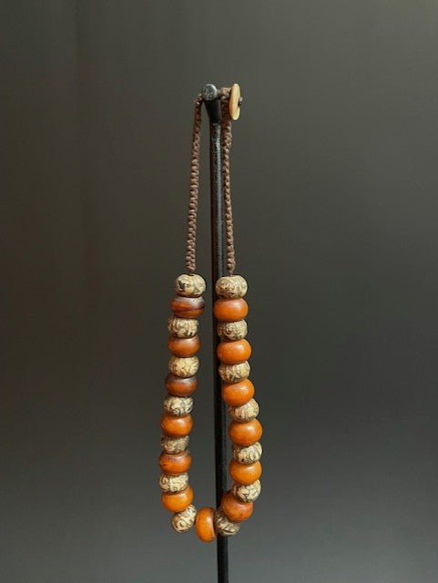 Collier 'Om Mani Padme Hum' du Népal - blanc-orange