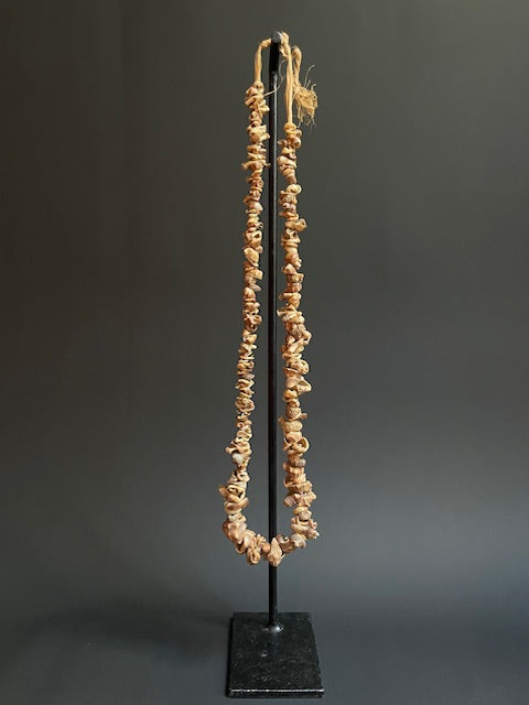 Collier long coquillage de Papouasie Nouvelle Guinée