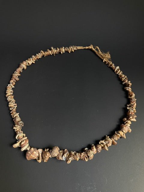 Collier long coquillage de Papouasie Nouvelle Guinée