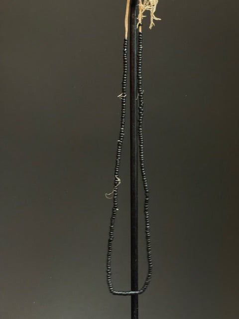 Collier de perles de commerce vintage du Ghana noir