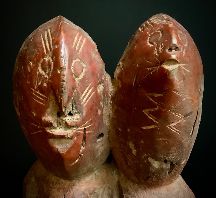 Dubbelfiguur van de Chamba uit het noordoosten van Nigeria